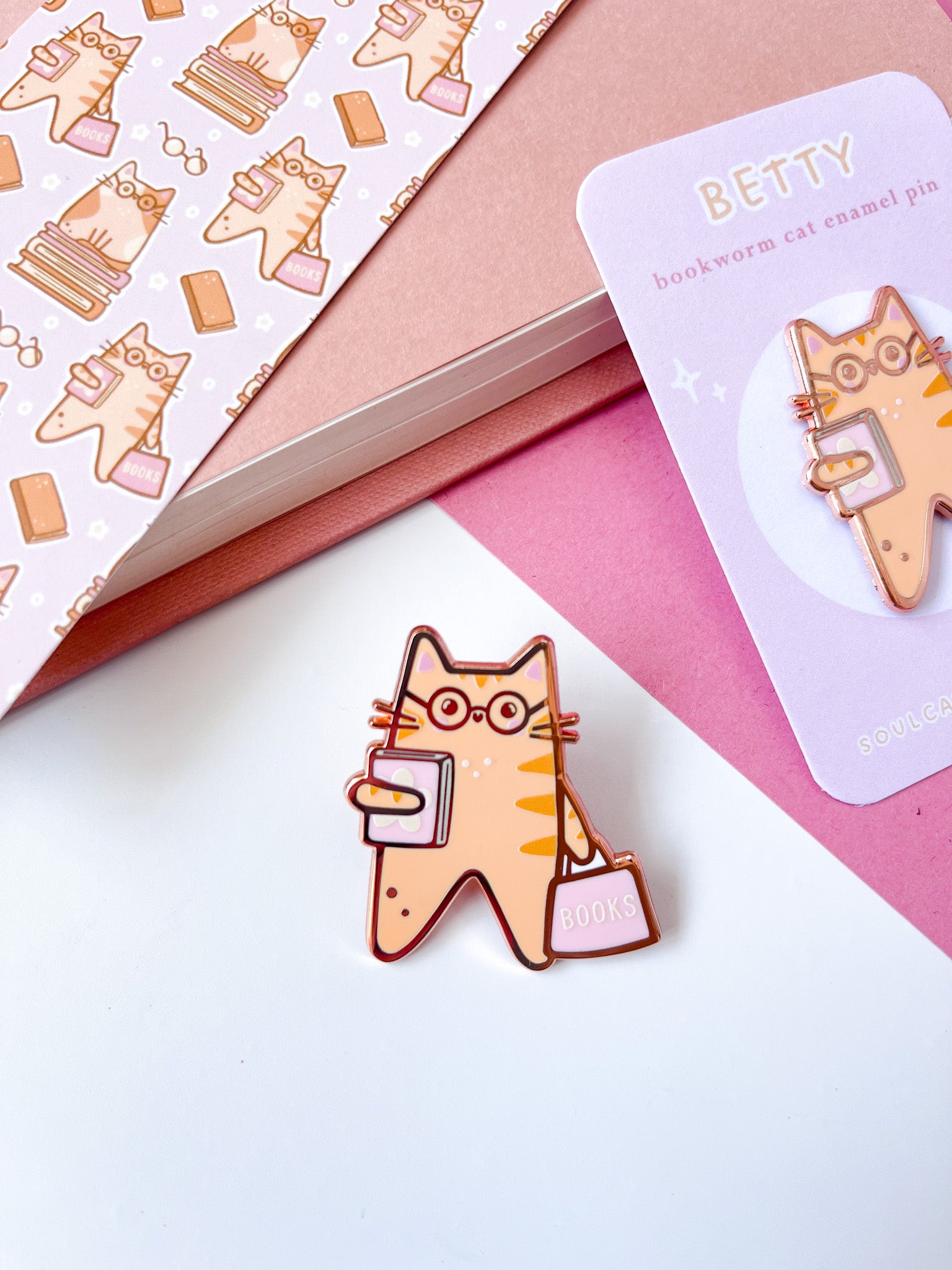 Betty - Bookworm Cat Enamel Pin – Soul Cat Studio